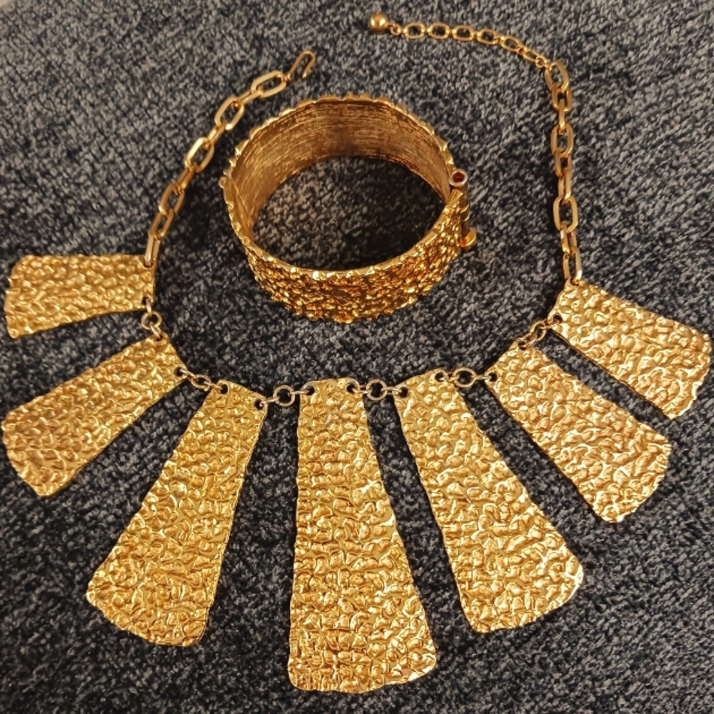 Trifari Necklace & Braclet Set